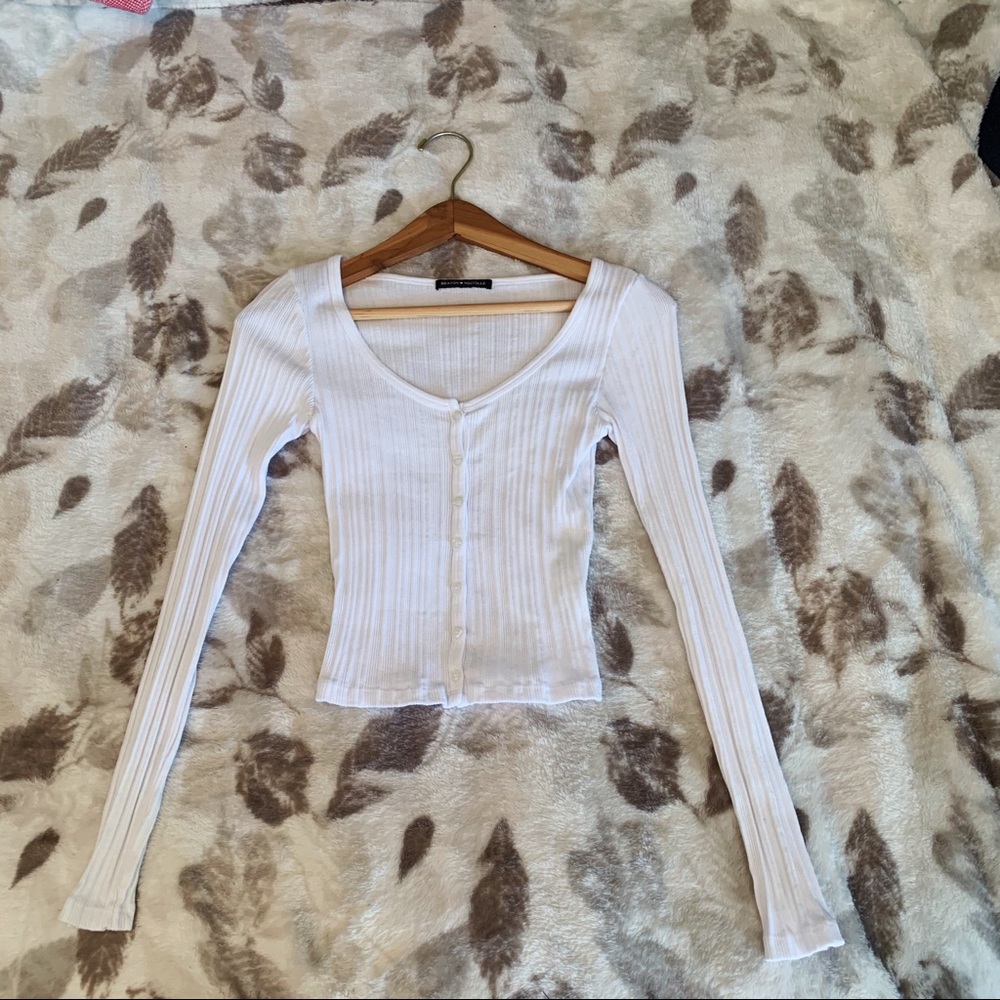 White long sleeve button down zelly top